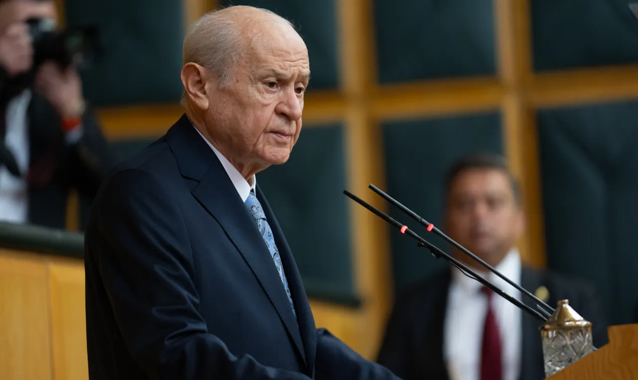 Bahçeli'den dünyanın öbür ucuna bayram hediyesi!