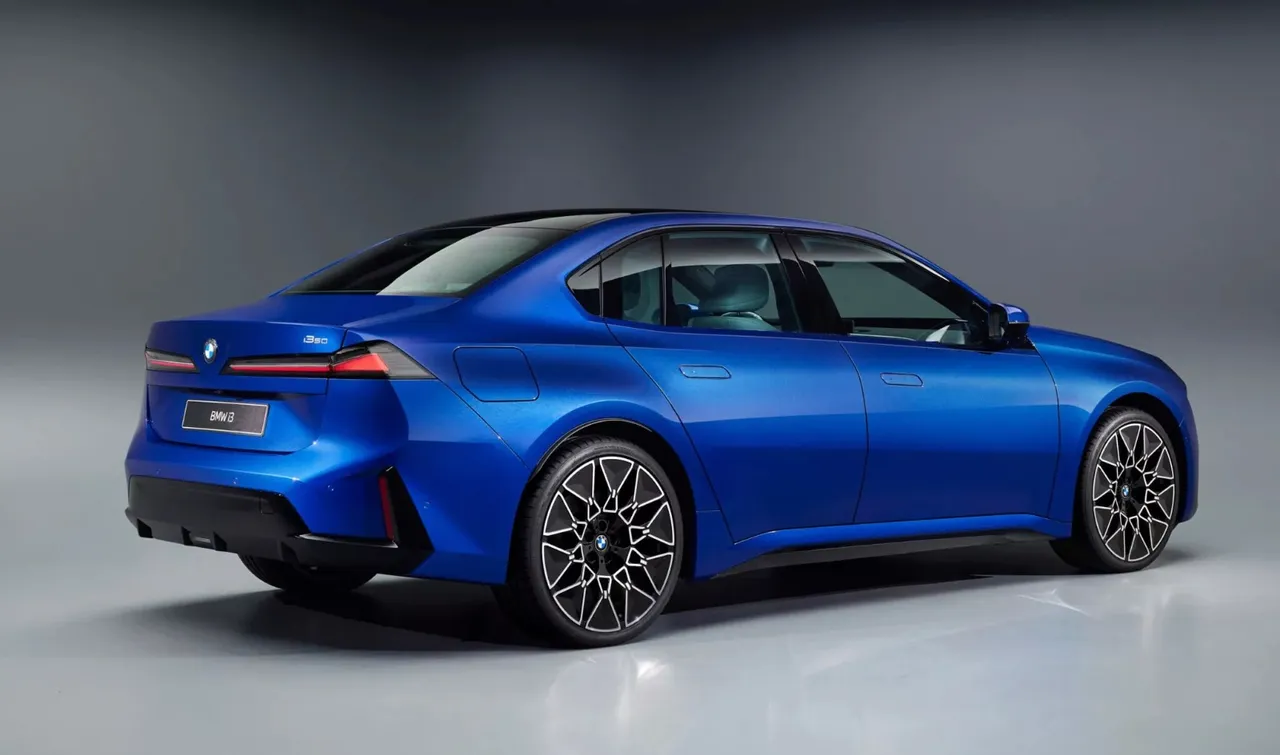 BMW’nin 3 serisi elektriklendi! Yeni i3 resmen tanıtıldı