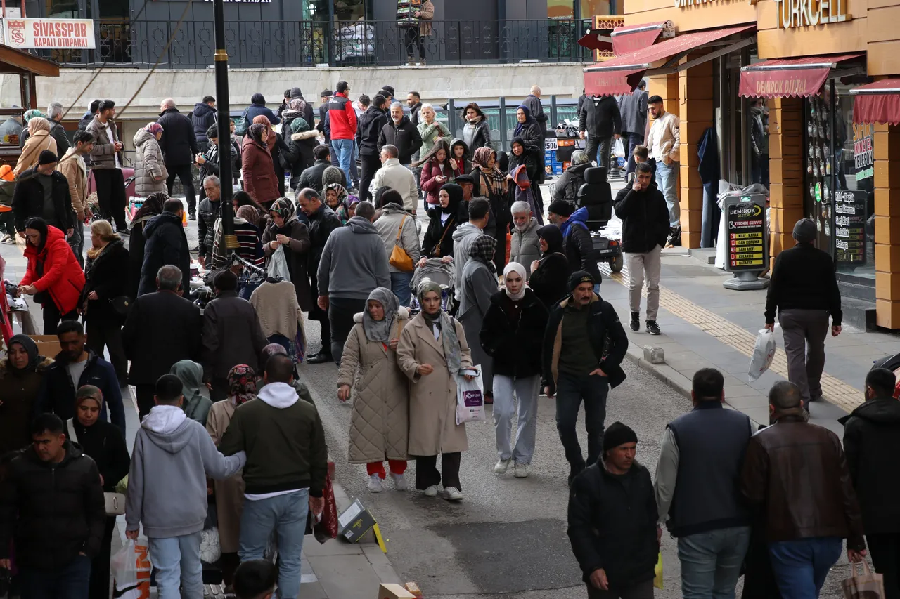 Burası ne Taksim ne de Kadıköy! Memleketlerine akın ettiler, caddeler doldu taştı
