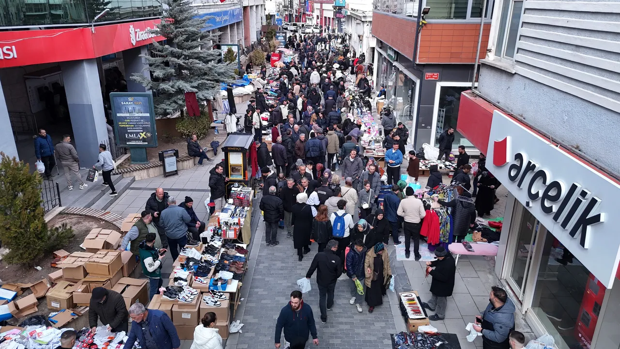 Burası ne Taksim ne de Kadıköy! Memleketlerine akın ettiler, caddeler doldu taştı