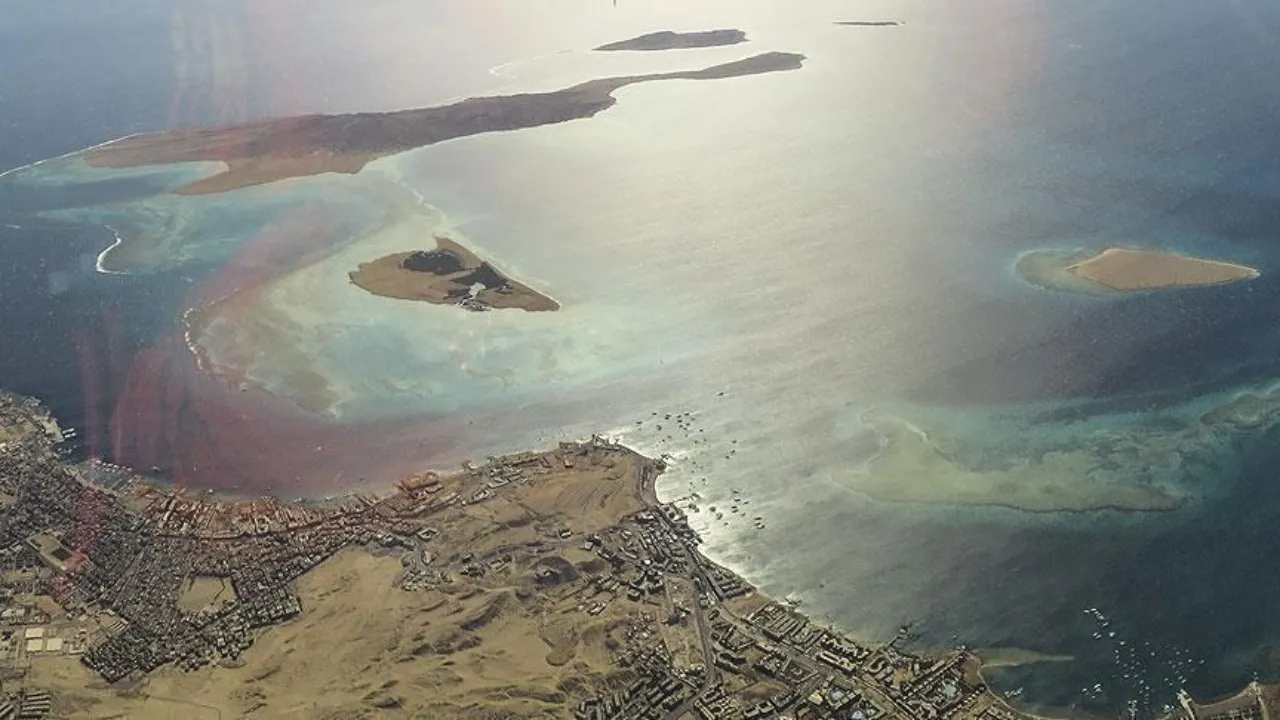 İran'dan Hürmüz Boğazı için yeni hamle: Gemilerden geçiş ücreti alınması gündemde