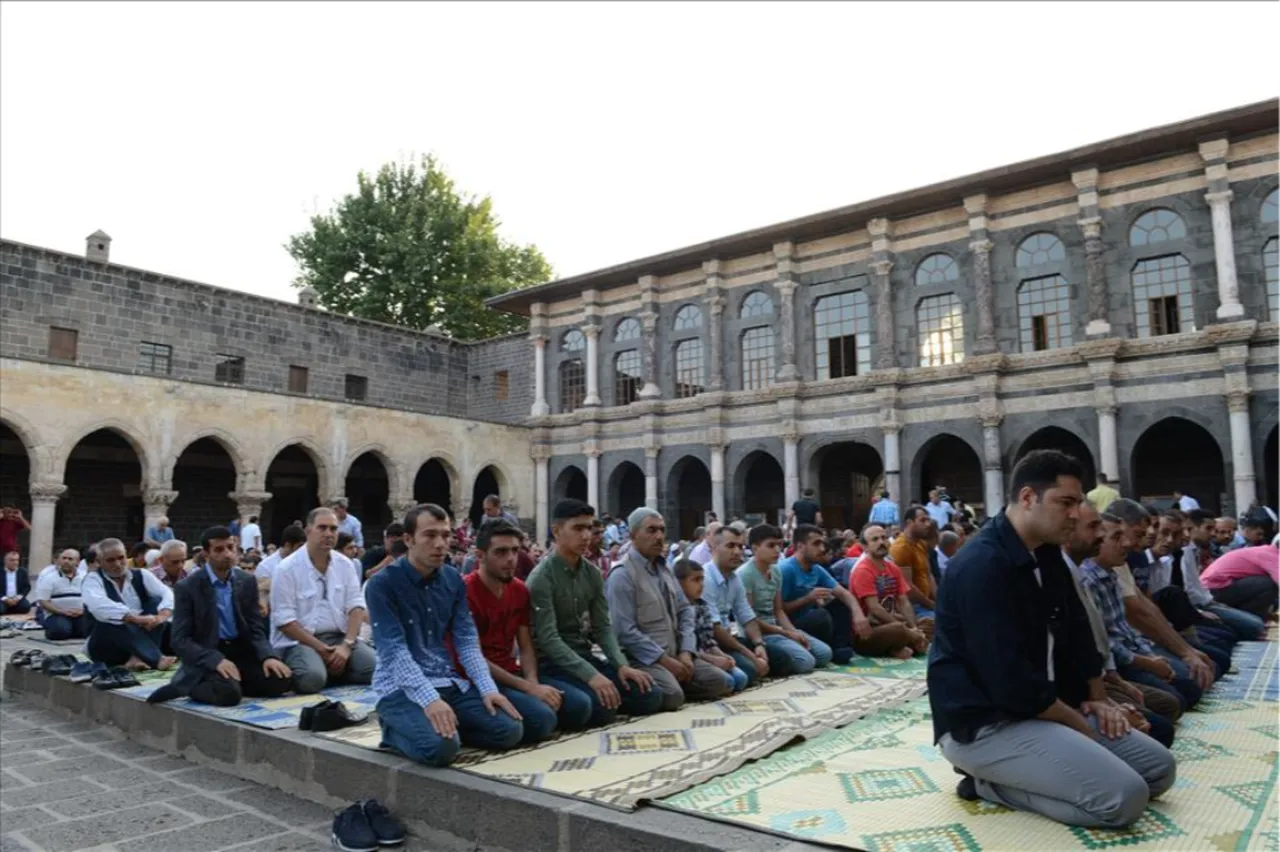 İzmir bayram namazı vakti: İzmir'de bayram namazı saat kaçta kılınacak?
