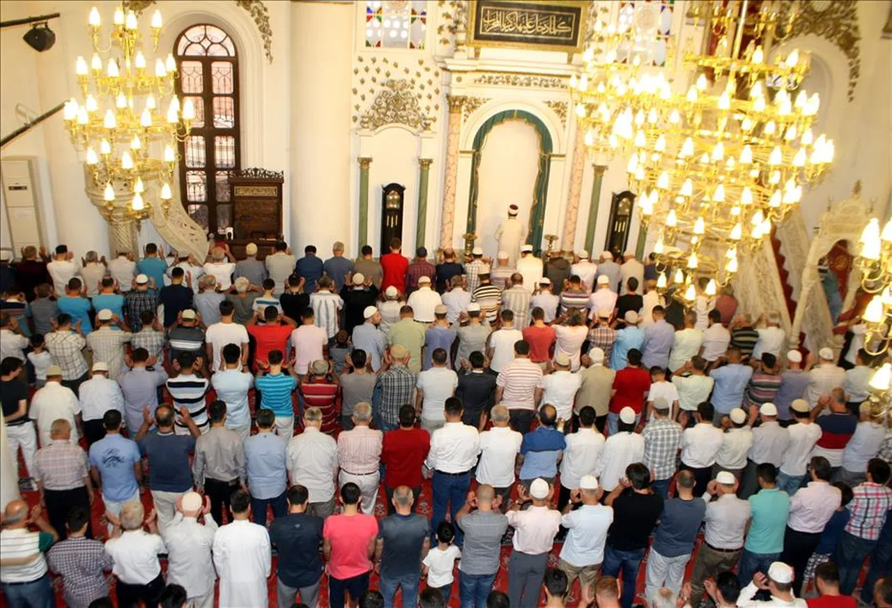 İzmir bayram namazı vakti: İzmirde bayram namazı saat kaçta kılınacak?