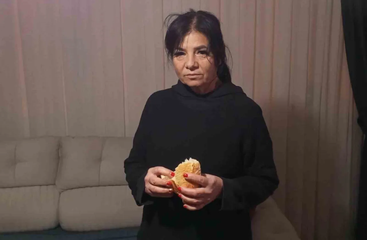 İzmir’den sonra Elazığ’da da görüldü! Ekmeğin içinden çıkan ‘Pes’ dedirtti