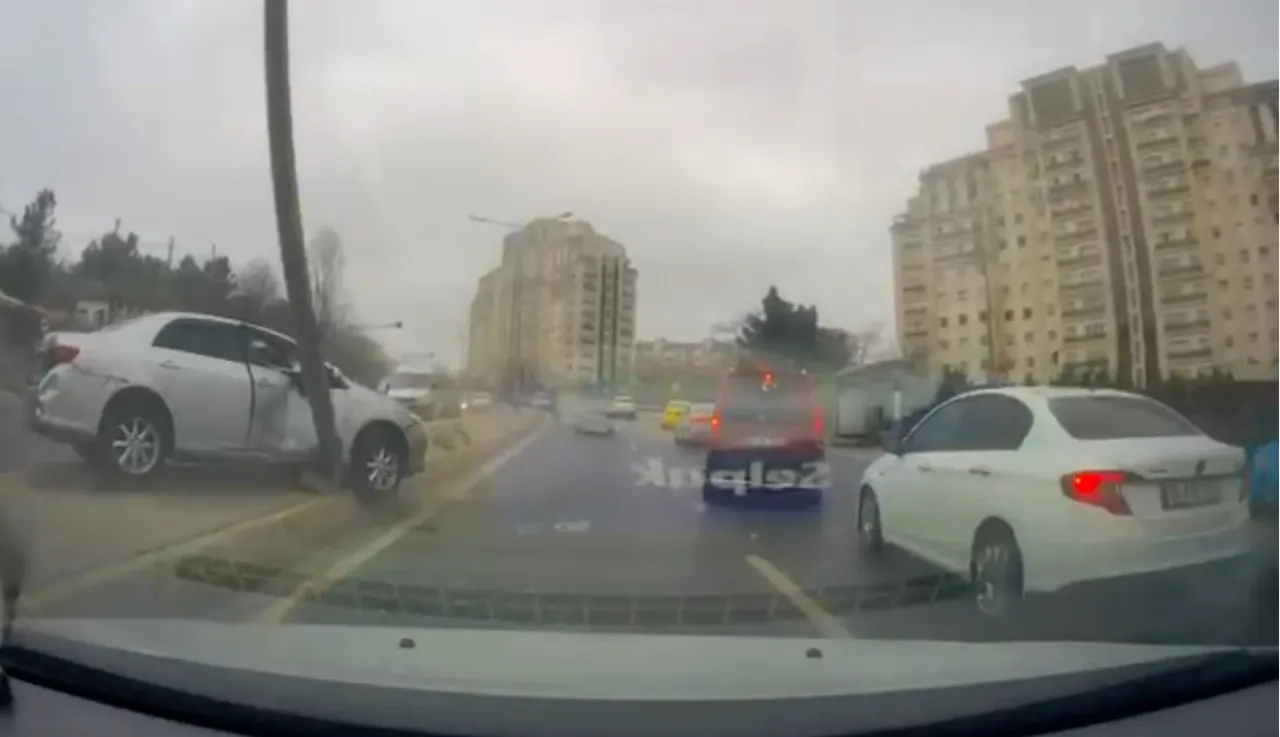 Kontrolden çıkan araç elektrik direğini devirdi! Faciadan böyle dönüldü