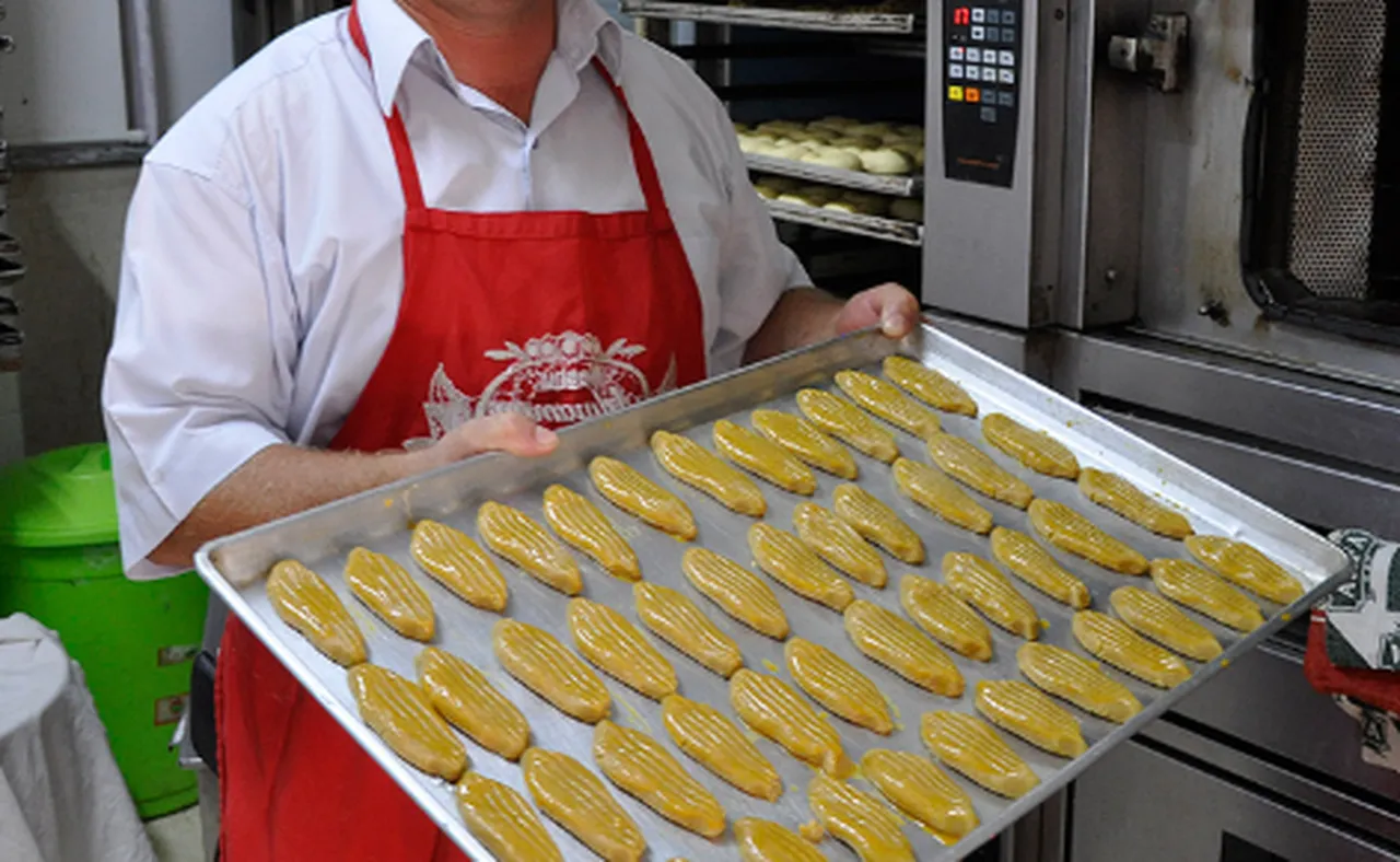 Pratik bayram tatlılarından biri! Pastane usulü kıyır kıyır şekerpare tarifi...