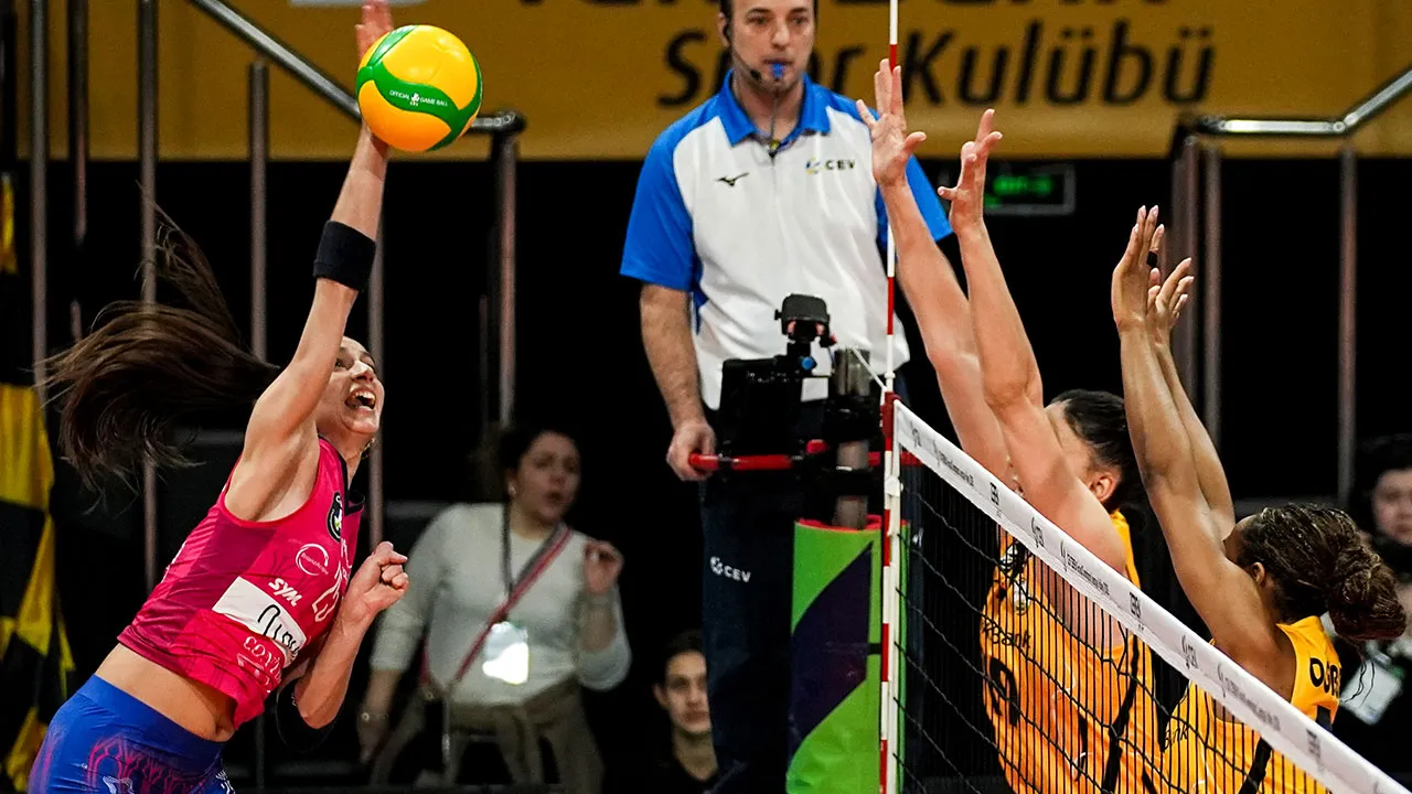 VakıfBank, Dörtlü Final'e yükseldi