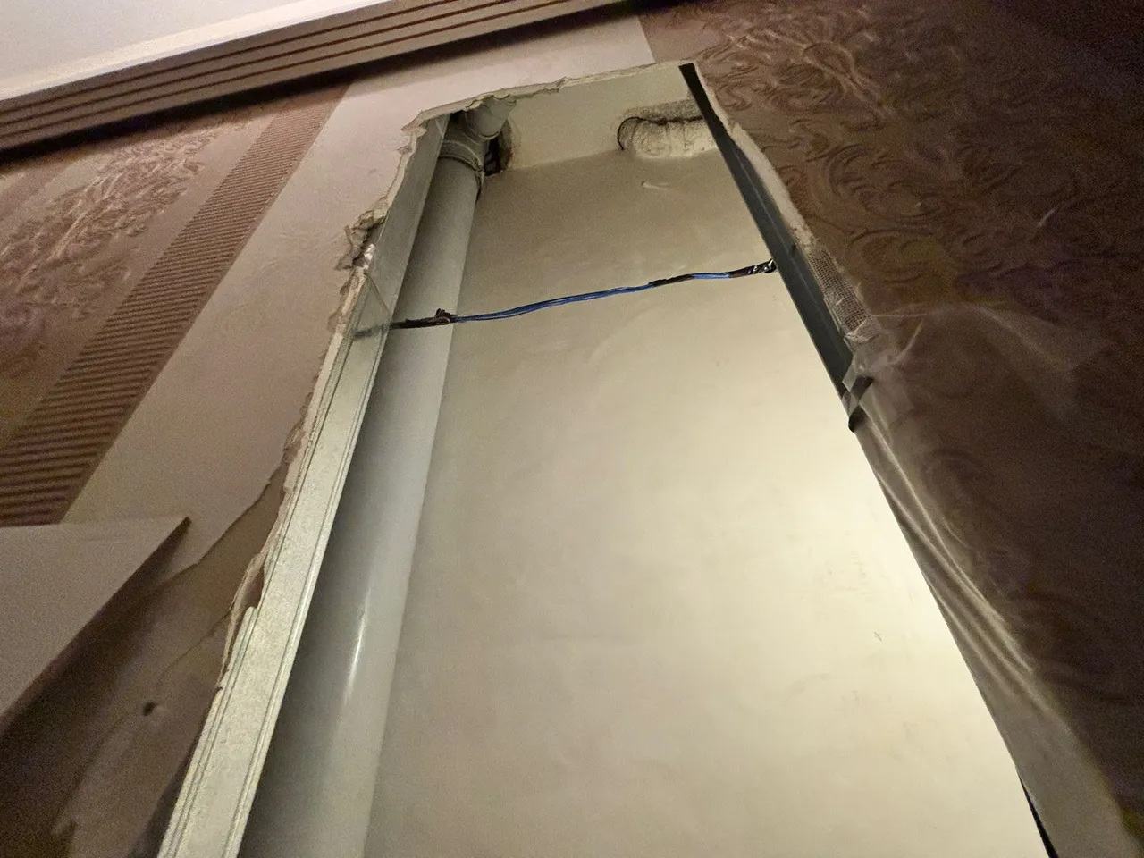 10 yıldır aranıyordu! FETÖ firarisi savcı gizli bölmede yakalandı