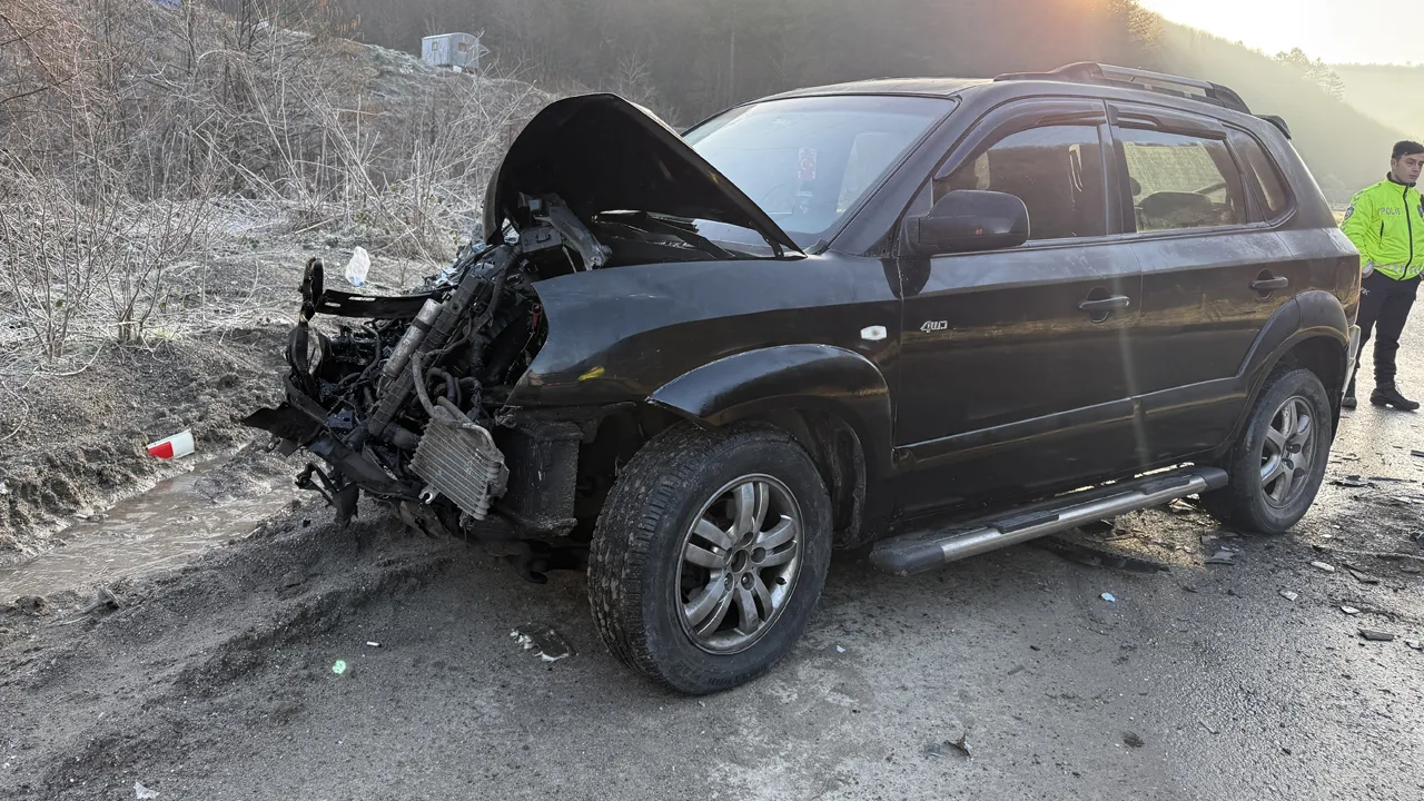 Aynı yolda peş peşe 3 kaza: 10 kişi yaralandı!