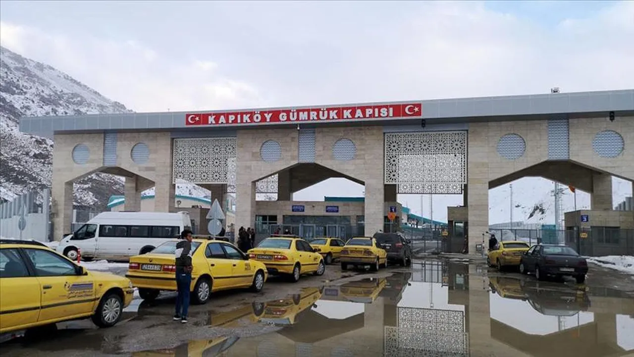 Bakan duyurdu! Türkiye-İran sınır kapılarında günübirlik yolcu girişleri durduruldu