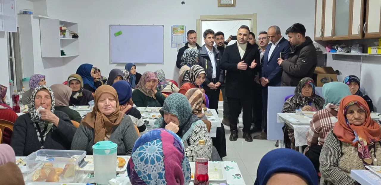 Bu mahallede evde iftar yapmak yok! Tek bir amaçları var