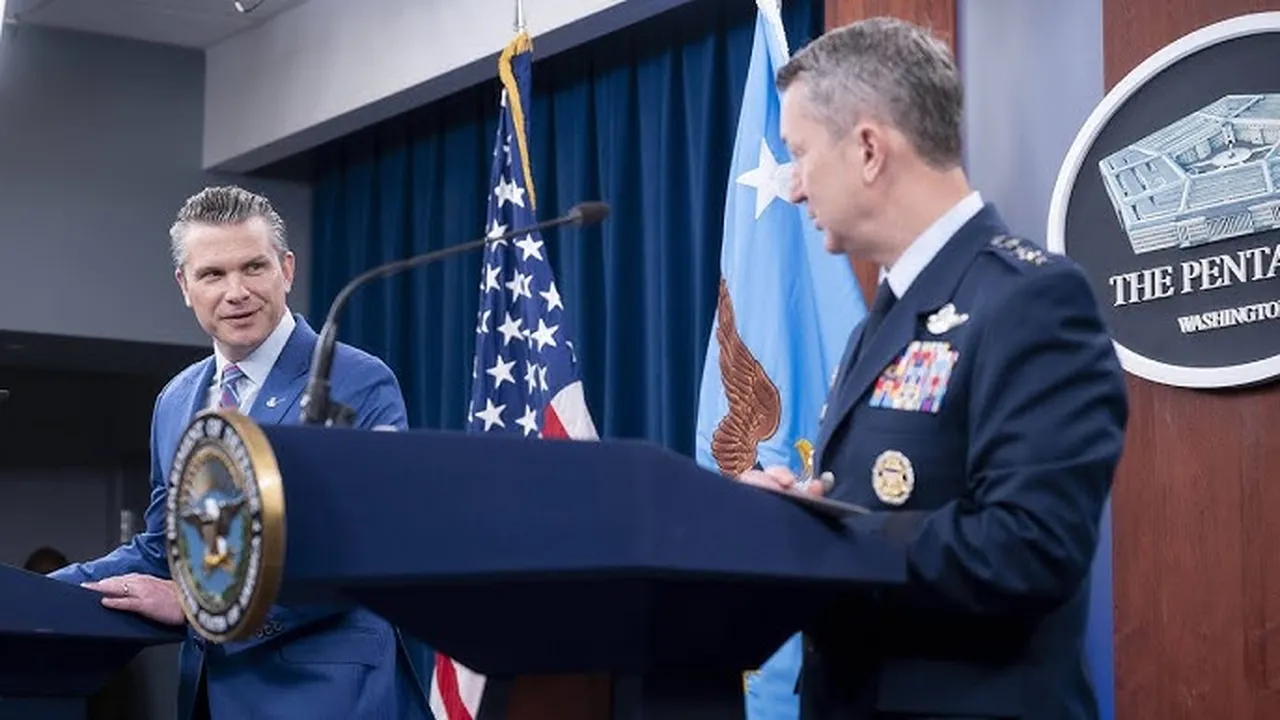 ABD Savunma Bakanı Pete Hegseth, üçüncü gününe giren "Destansı Gazap" operasyonuna ilişkin 48 saat sonra ilk kez Pentagon’da kameraların karşısına geçti. İsrail ile ortak yürütülen saldırının perde arkasına dair kritik ayrıntıları kamuoyuyla paylaştı.