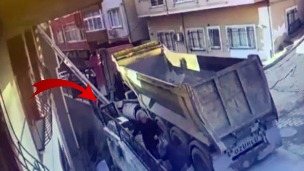 El frenini çekmeyi unuttu! Kamyonun peşinden koşarken 4 metre yüksekten düştü