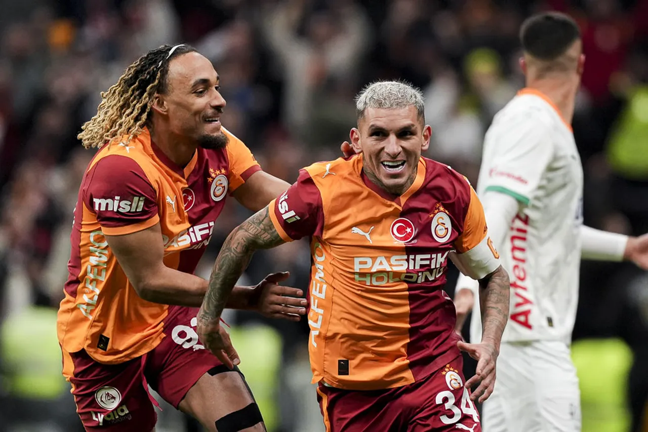 Sacha Boey - Lucas Torreira