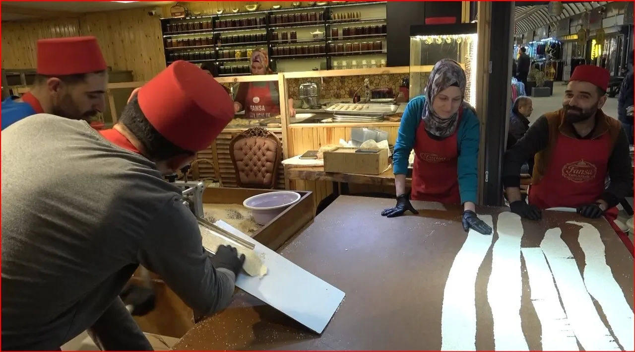 Sadece Ramazan’da çıkıyor! Ne baklava ne de pide kuyruğu, uzadıkça uzuyor