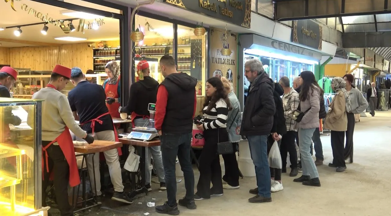 Sadece Ramazan’da çıkıyor! Ne baklava ne de pide kuyruğu, uzadıkça uzuyor
