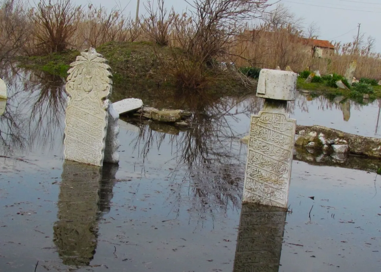 Taşkın sonrası Venedik’e dönen mahalle! Tek ulaşım yolu kayık