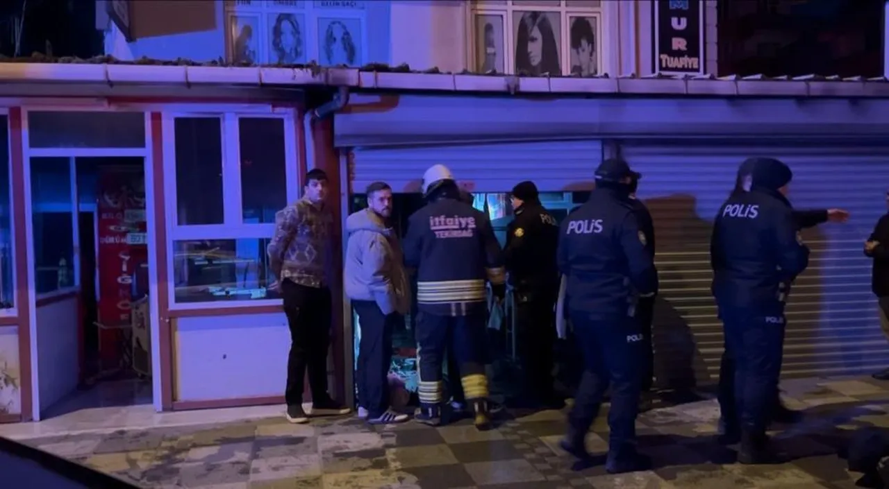 Tekirdağ'da yangın paniği! İnsanlar gece yarısı sokaklara döküldü