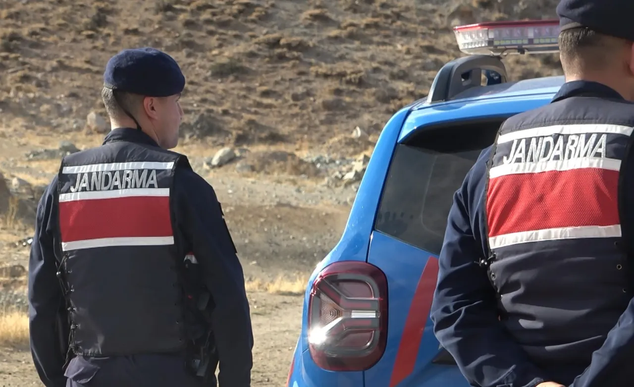 Bayram günü mezarlıkta infaz: Cani koca eşini babasının kabri başında öldürdü