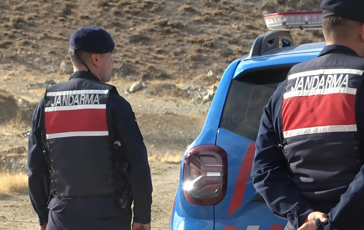 Bayram günü mezarlıkta infaz: Cani koca eşini babasının kabri başında öldürdü