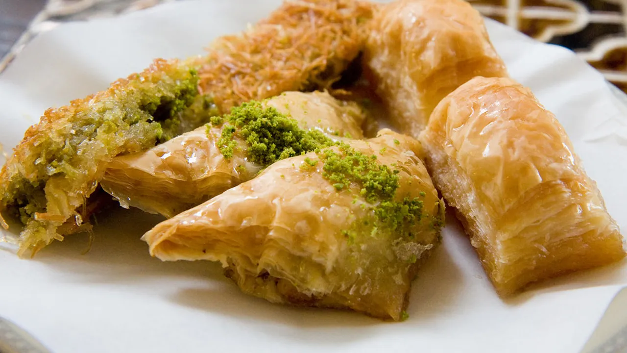 Bayramda tatlı tüketiminde saat önerisi: Uzmanı önemli noktaya dikkat çekti