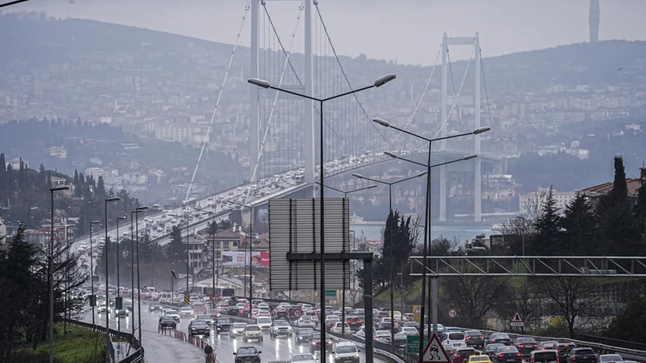 Bayramın ilk günü İstanbul kilitlendi! Trafik yüzde 71'e çıktı