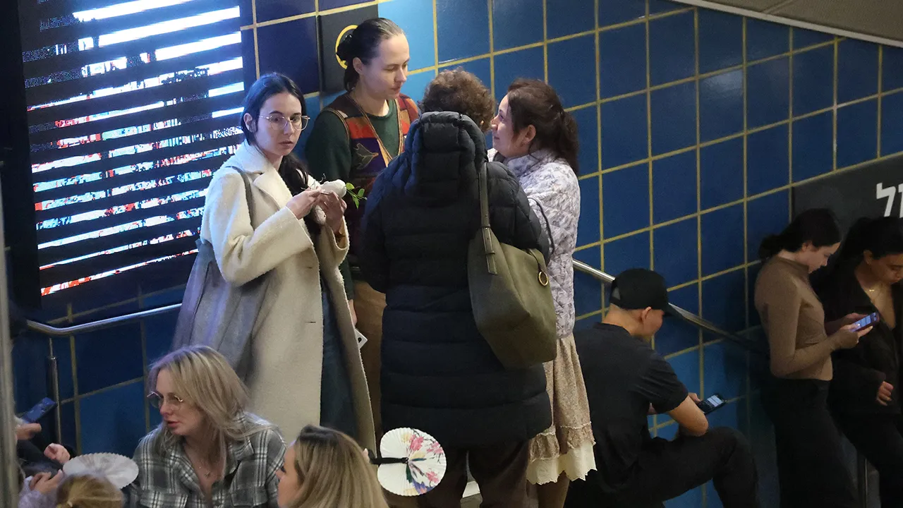 Siren sesini duyan İsrailliler sığınaklara koştu