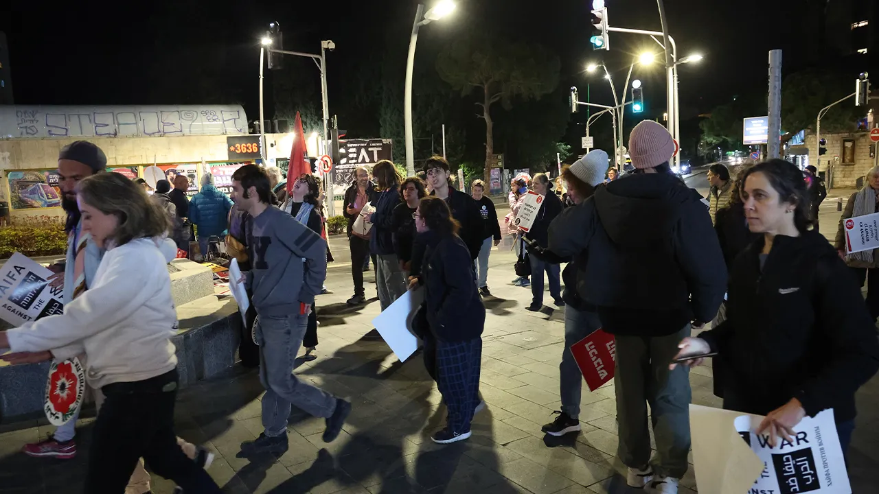 Hayfa’da stratejik vuruş: İran füzeleri konteyner terminalini hedef aldı