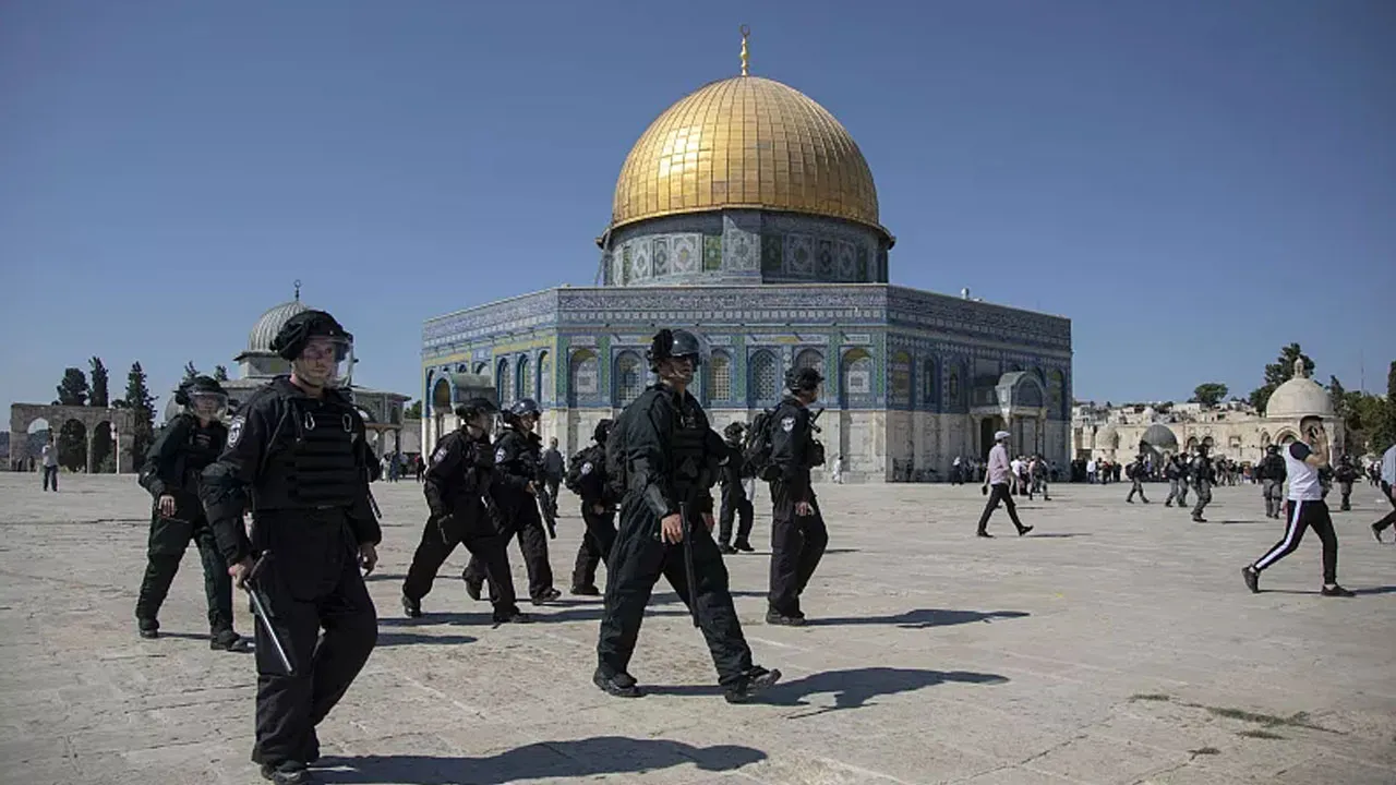 İsrail izin vermedi! Mescid-i Aksa’da bayram namazı kıldırmadılar