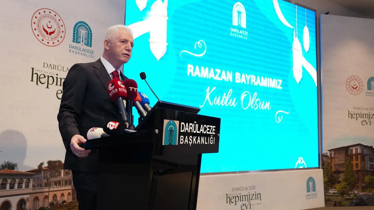 İstanbul Valisi Davut Gül’den bayramın ilk gününde anlamlı ziyaret: Darülaceze'de üç kuşak bir araya geldik