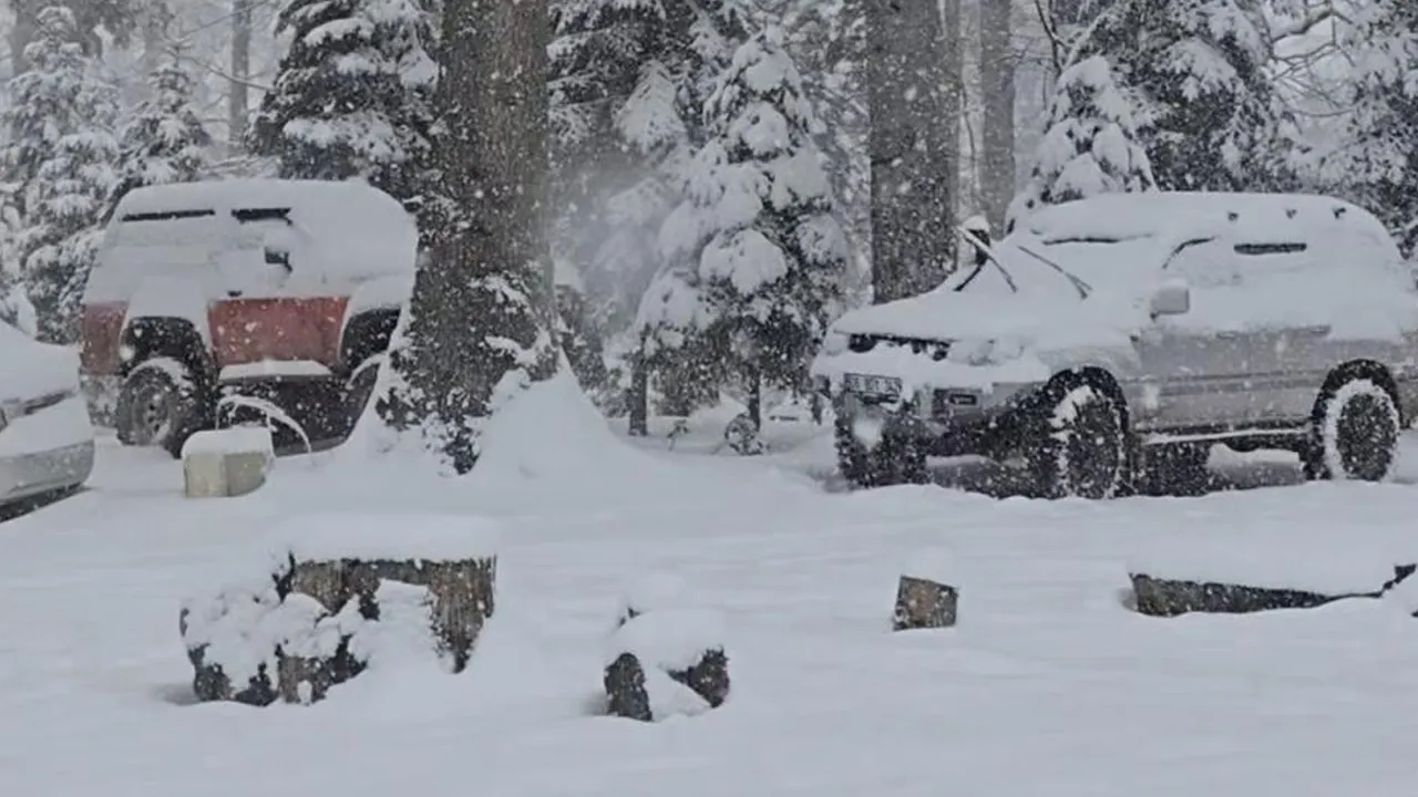 İstanbul'un 250 kilometre ötesine lapa lapa kar yağdı! 40 santimetreye ulaştı