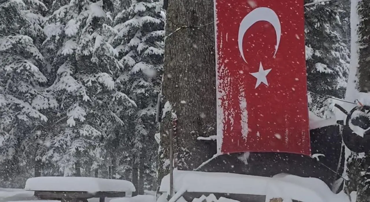 İstanbul'un 250 kilometre ötesine lapa lapa kar yağdı! 40 santimetreye ulaştı
