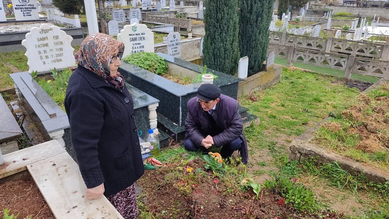 Mezar başında buruk bayram… Katledilen Sinem Topaloğlu’nun ailesi müebbet hapis cezası talep etti