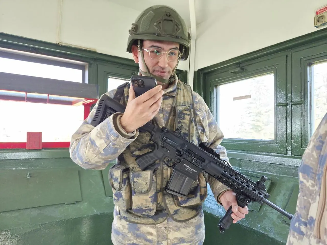 Telefondan annesiyle bayramlaşan Mehmetçik'in duygu dolu anları