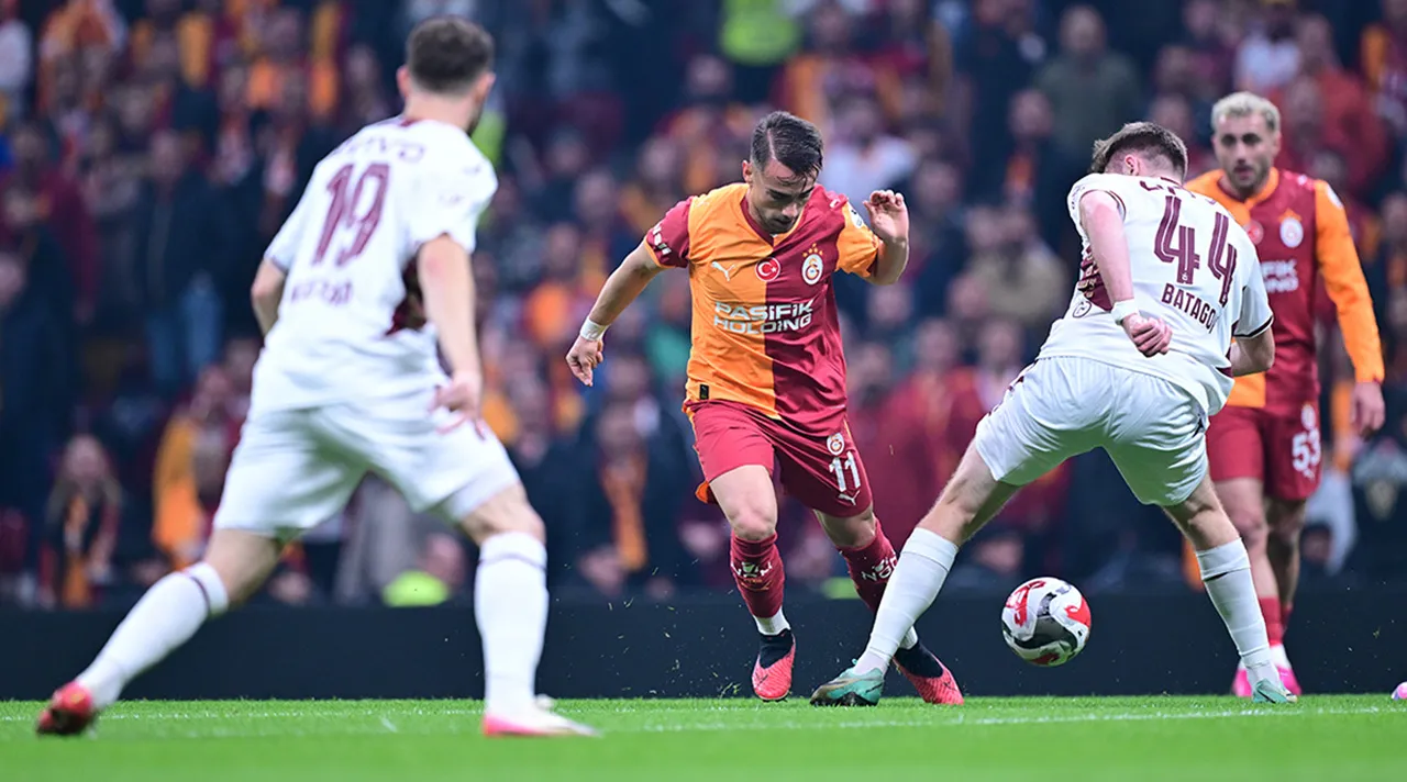 Galatasaray, 27 maçta 20 galibiyet, 4 beraberlik ve 2 yenilgi aldı.