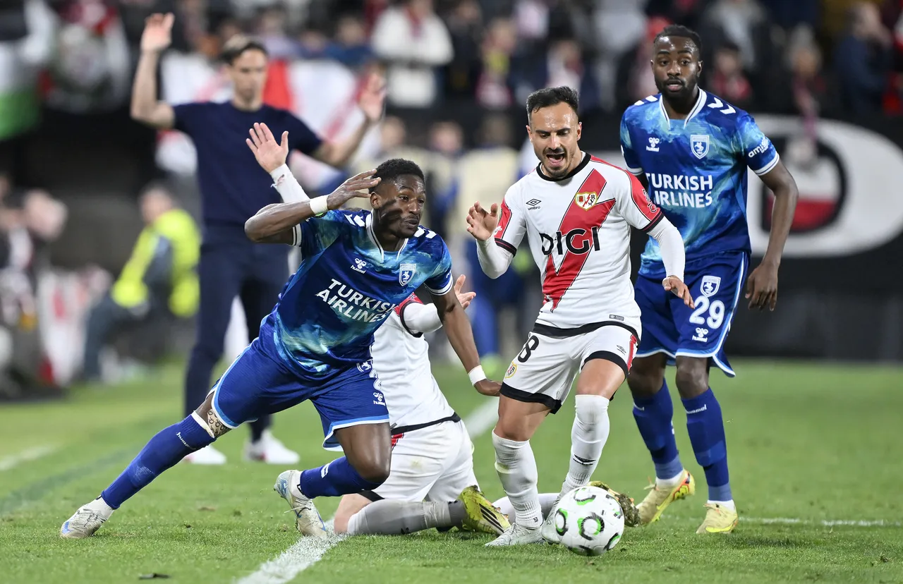 Samsunspor, Rayo Vallecano'yu deplasmanda 1-0 yenmesine karşın ilk maçı 3-1 kaybettiği için Konferans Ligi'ne son 16 turunda havlu attı.