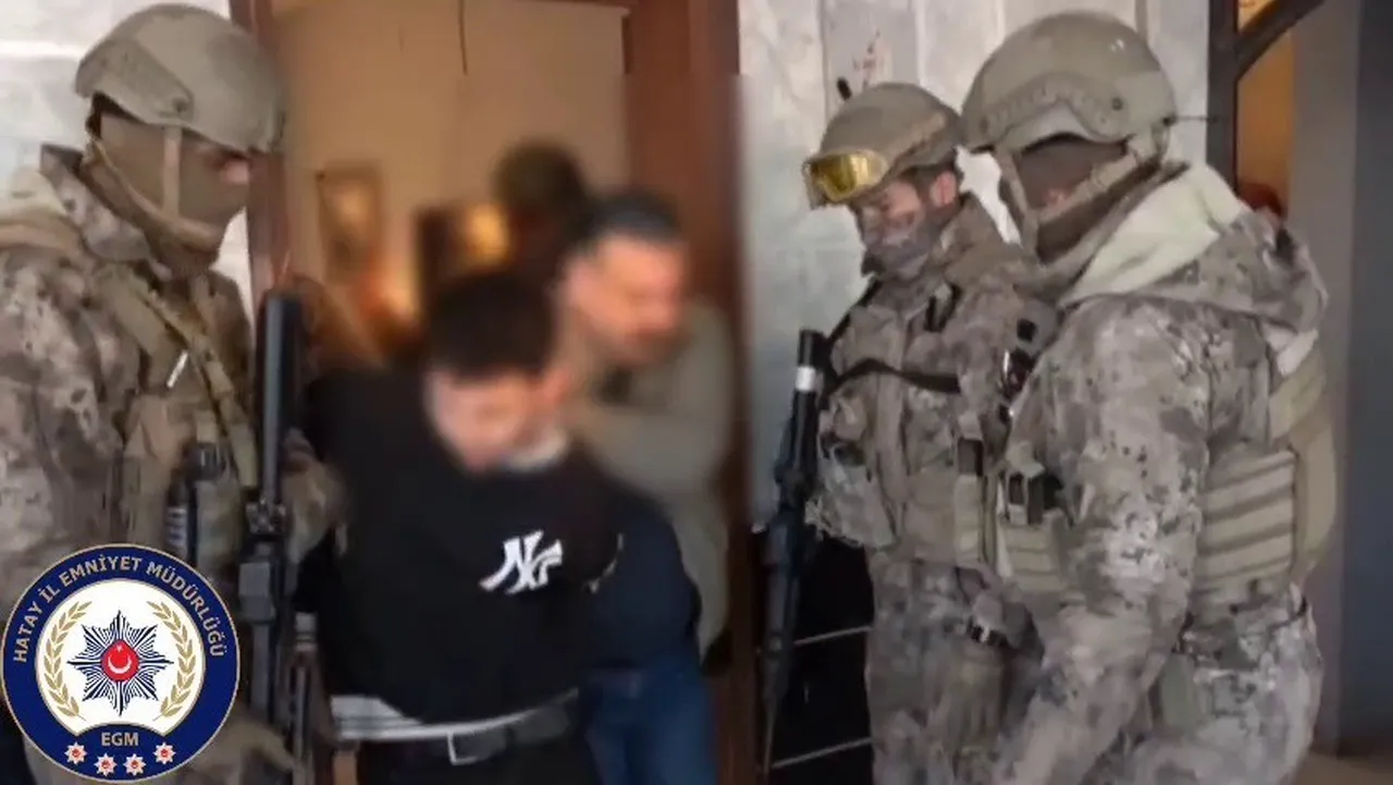 3 dakikada 22 milyon liralık altın çalınmıştı! Suriyeli kuyumcu ülkesine döndü