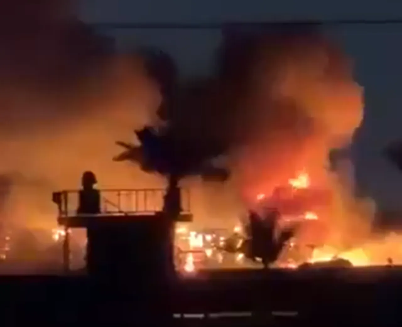 Bağdat'ta saldırı düzenlenen ABD üssünde yangın çıktı