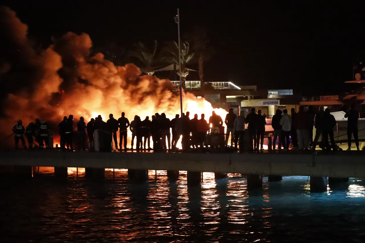 Bodrum'da marinada milyonluk tekneler alev alev yandı!