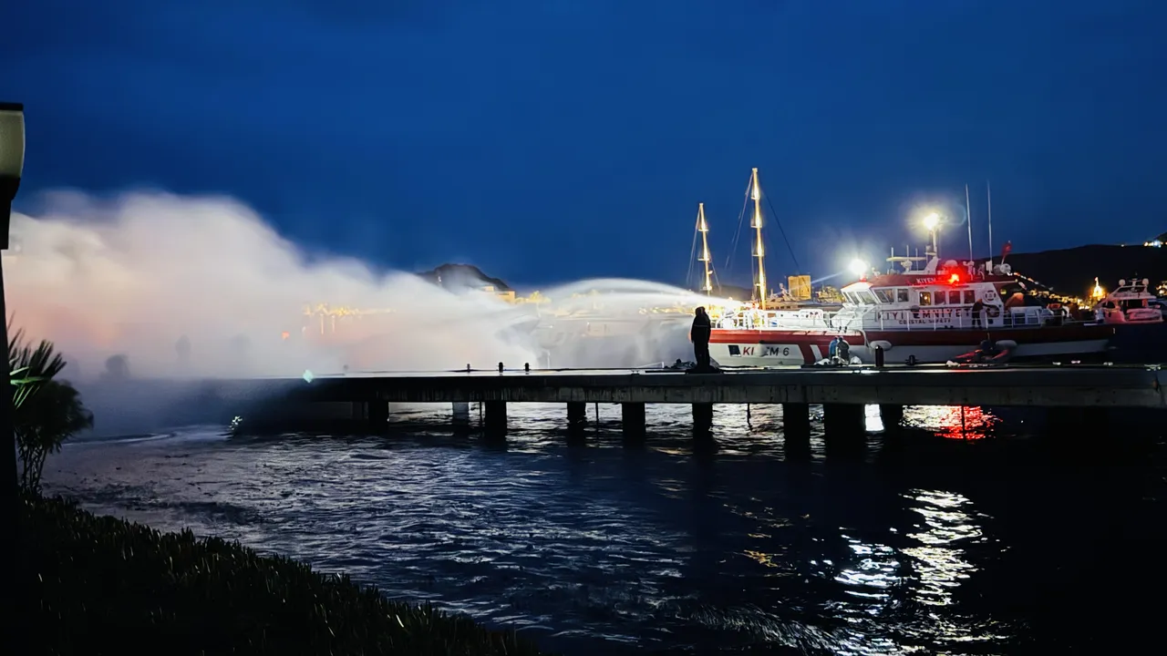 Bodrum'da marinada milyonluk tekneler alev alev yandı!