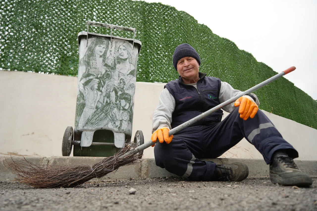 Çöpçüler Kralı'nda Kemal Sunal mikrofon yapmıştı! Onunsa kalemi oldu