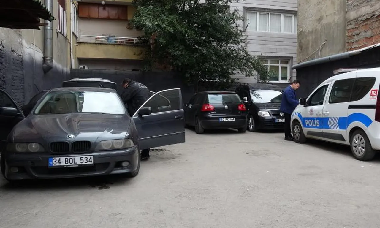 Gece park etti, sabah araçta ölüsü bulundu! Ölen kişi YRP İl Başkanı’nın kardeşi çıktı