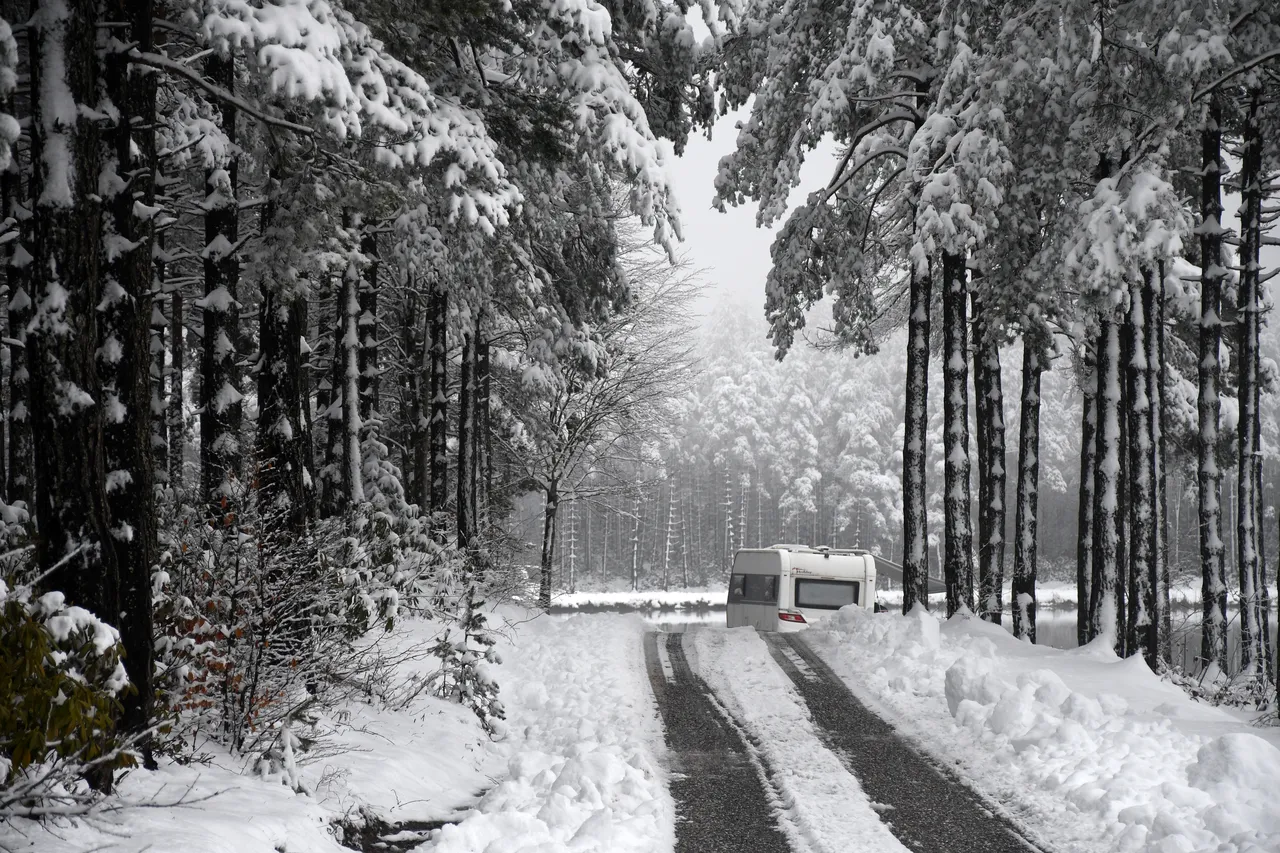 Görüntü İstanbulun yanı başından! Kar yağışının ardından beyaza büründü