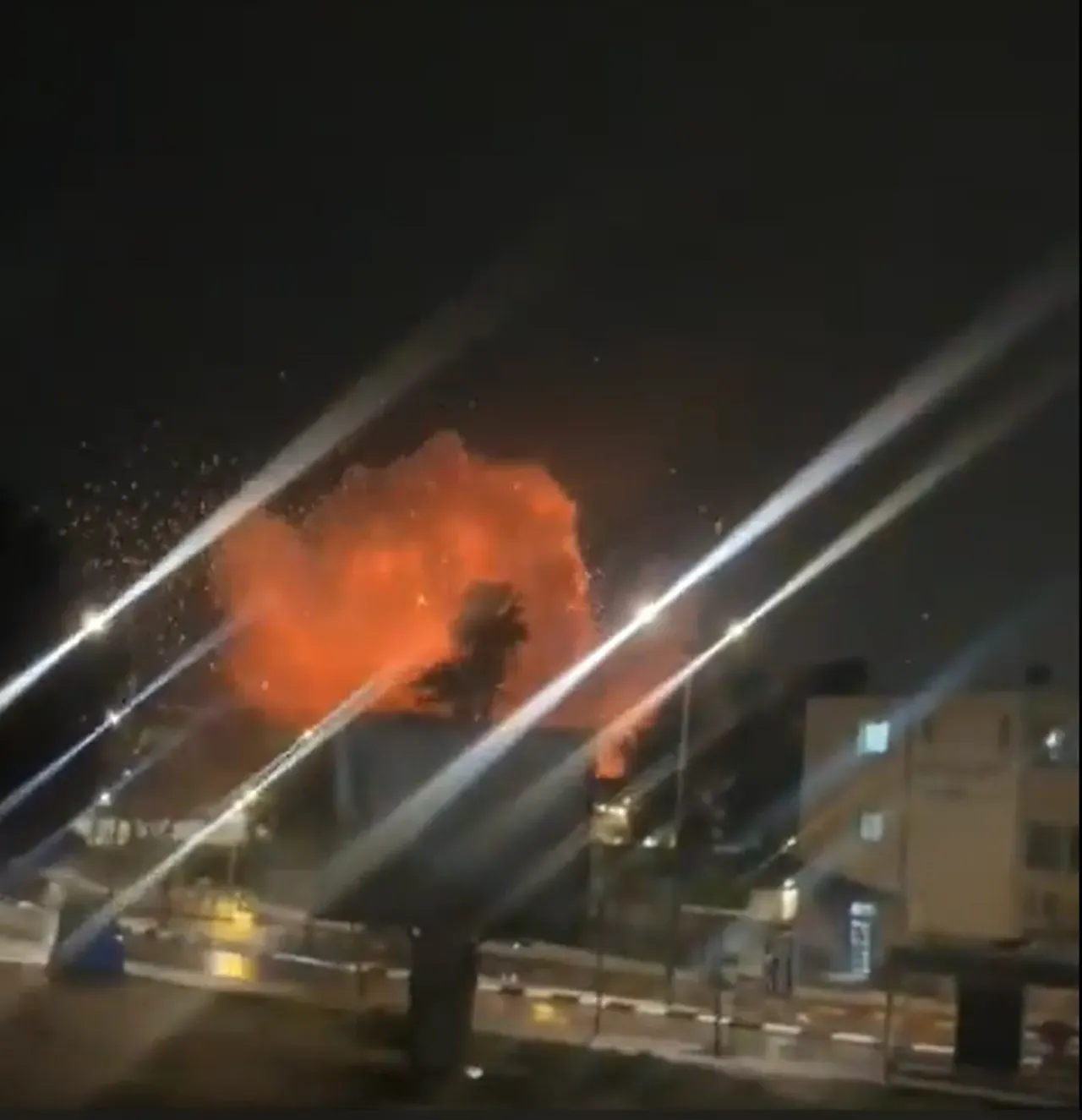 İsrail'in nükleer tesis şehrini vuran İran: Yeni savaş taktikleri düşmanı hayrete düşürecek