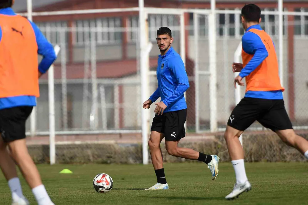 İşte şifresiz canlı yayın bilgileri! Manisa FK-Sivasspor maçı hangi kanalda, saat kaçta?