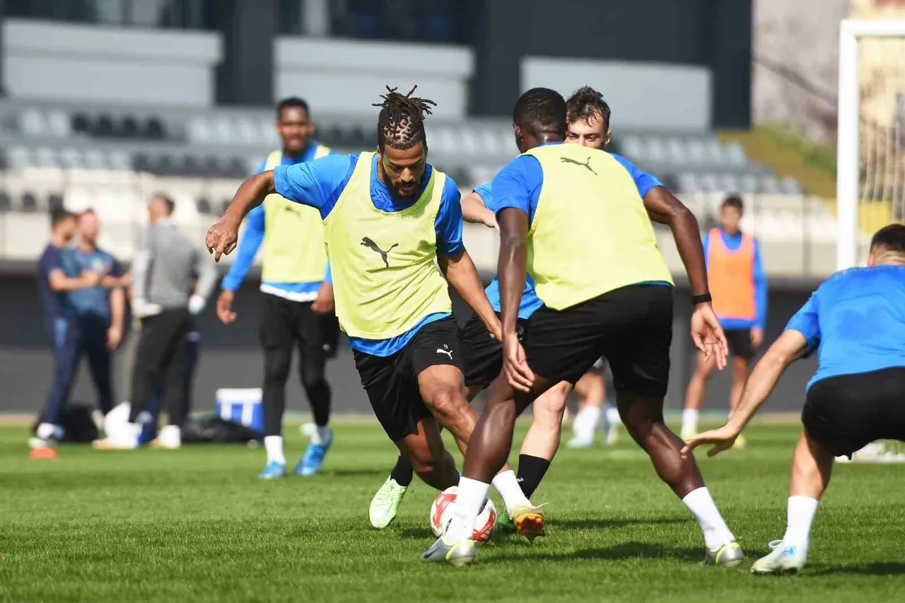 İşte şifresiz canlı yayın bilgileri! Manisa FK-Sivasspor maçı hangi kanalda, saat kaçta?