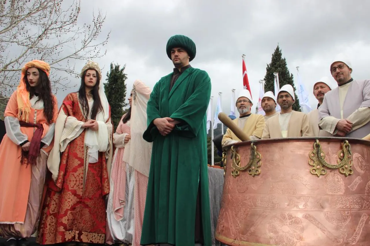 Mesir macunundan alabilmek için kazanın içine girdiler!