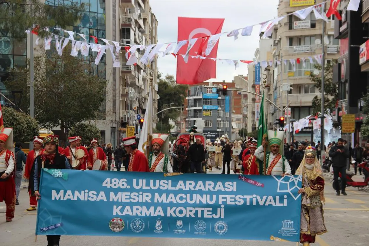 Mesir macunundan alabilmek için kazanın içine girdiler!