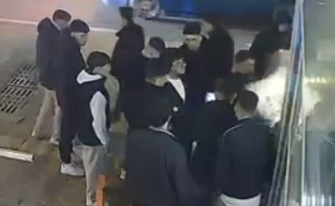 Osmangazi'de iki grubun kavgası kamerada! Önce konuştu sonra saldırdı