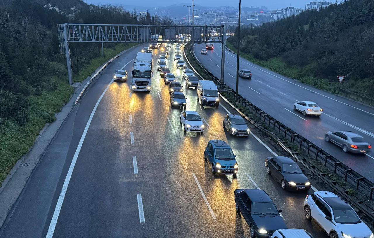 Tatil dönüşü başladı! İstanbul istikametinde yoğunluk